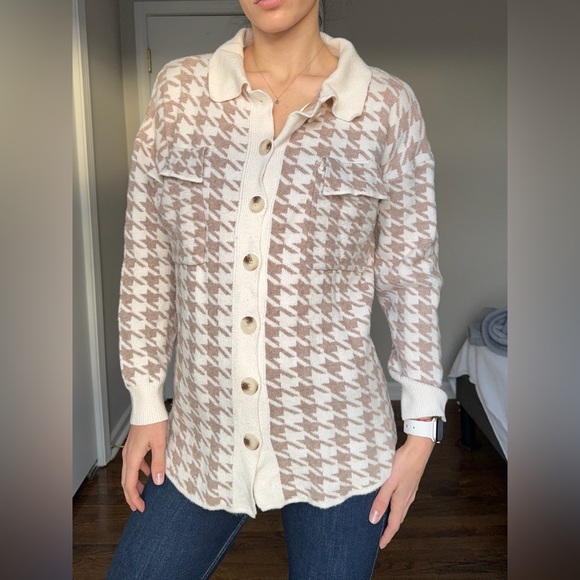 debut Sweaters - Dreamers by Debut button-front houndstooth cardigan in cream and tan M